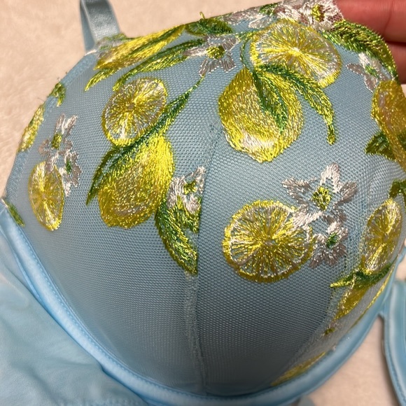 Victoria Secret Dream Angles Push Up Bra 36D - Picture 3 of 4